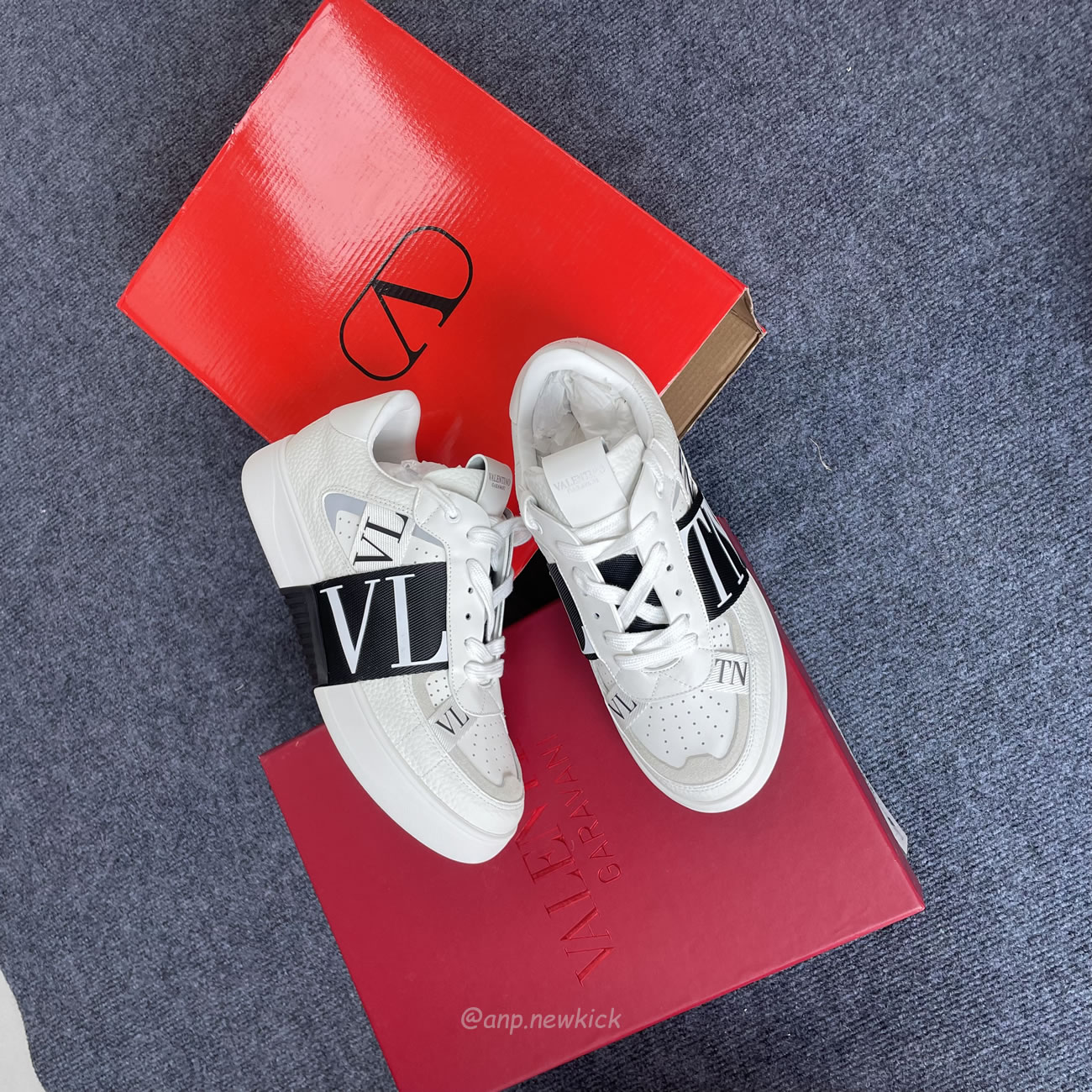 Valentino Garavani Vl7n Sneaker Low Top White Black Grey Red Blue Ys0c58wrq 24p (9) - newkick.app