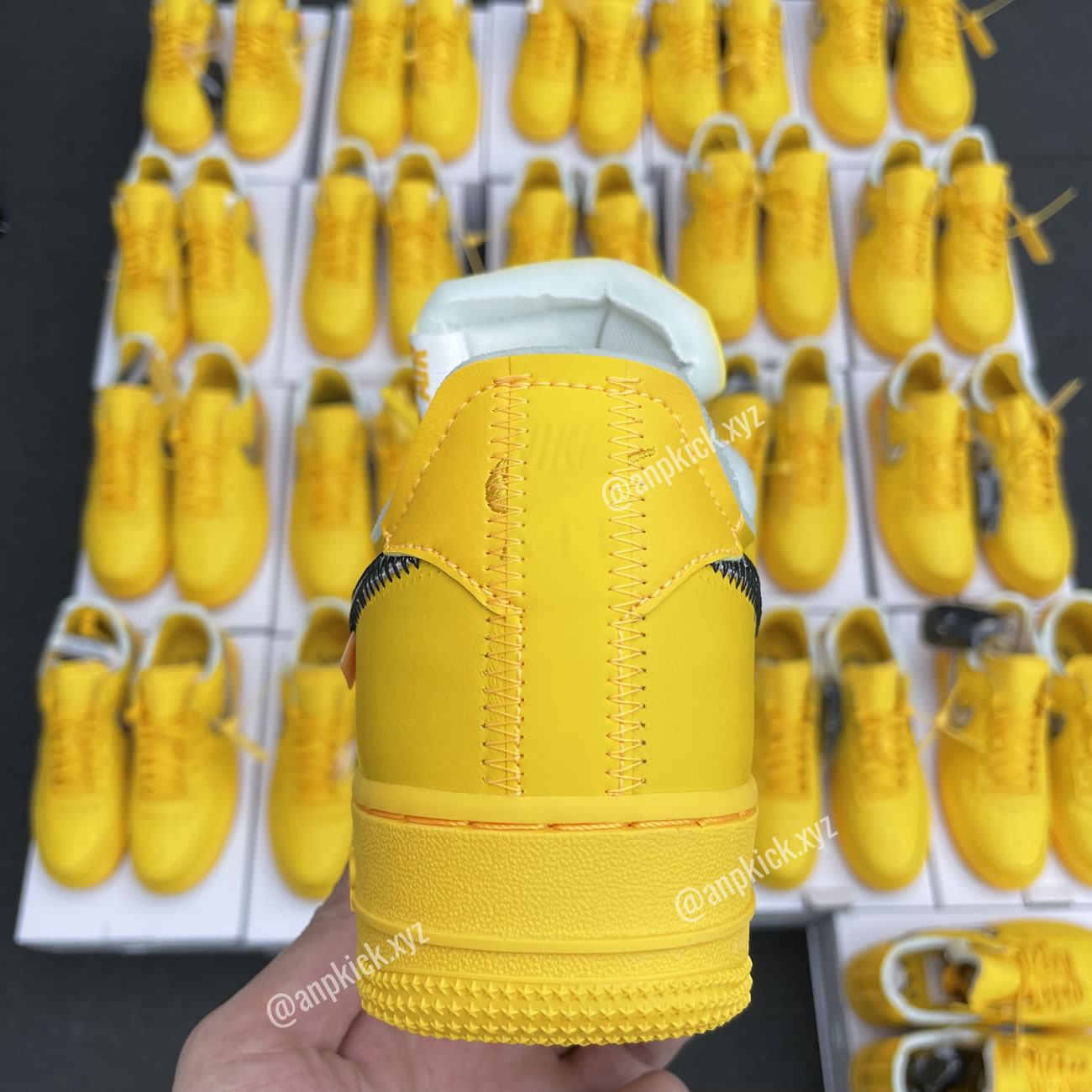 Off-White x Nike Air Force 1 "University Gold" DD1876-700