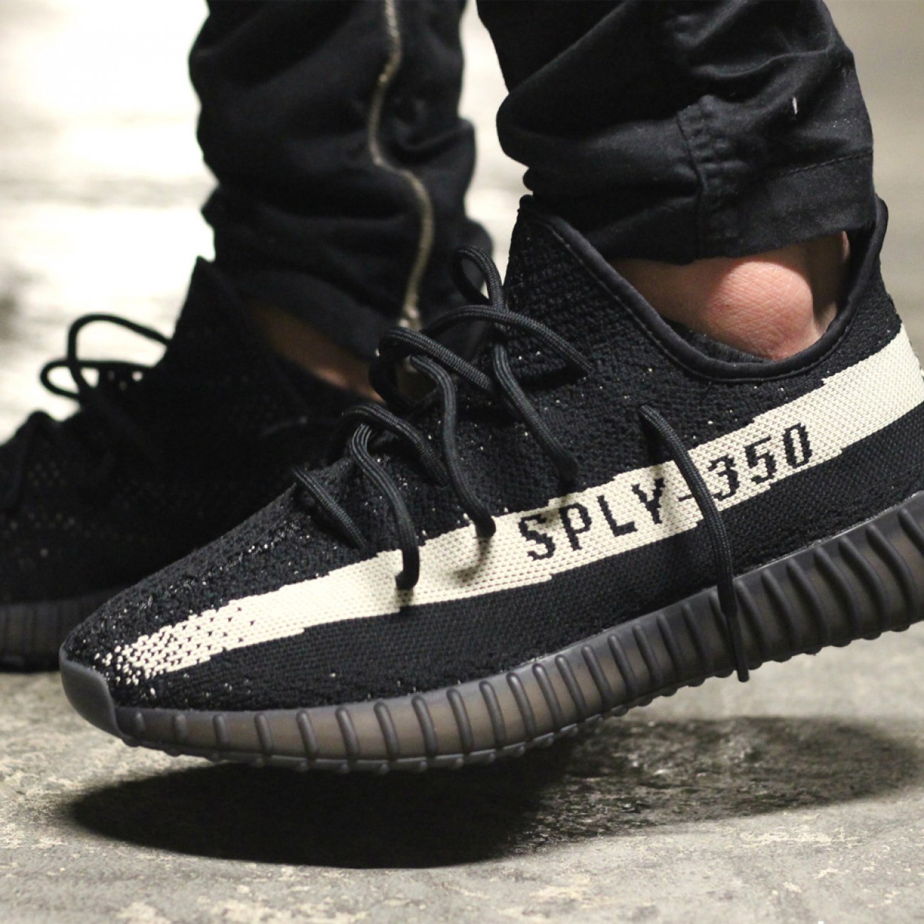 Adidas Originals Yeezy Boost 350 V2 Oreo "Black/White" BY1604