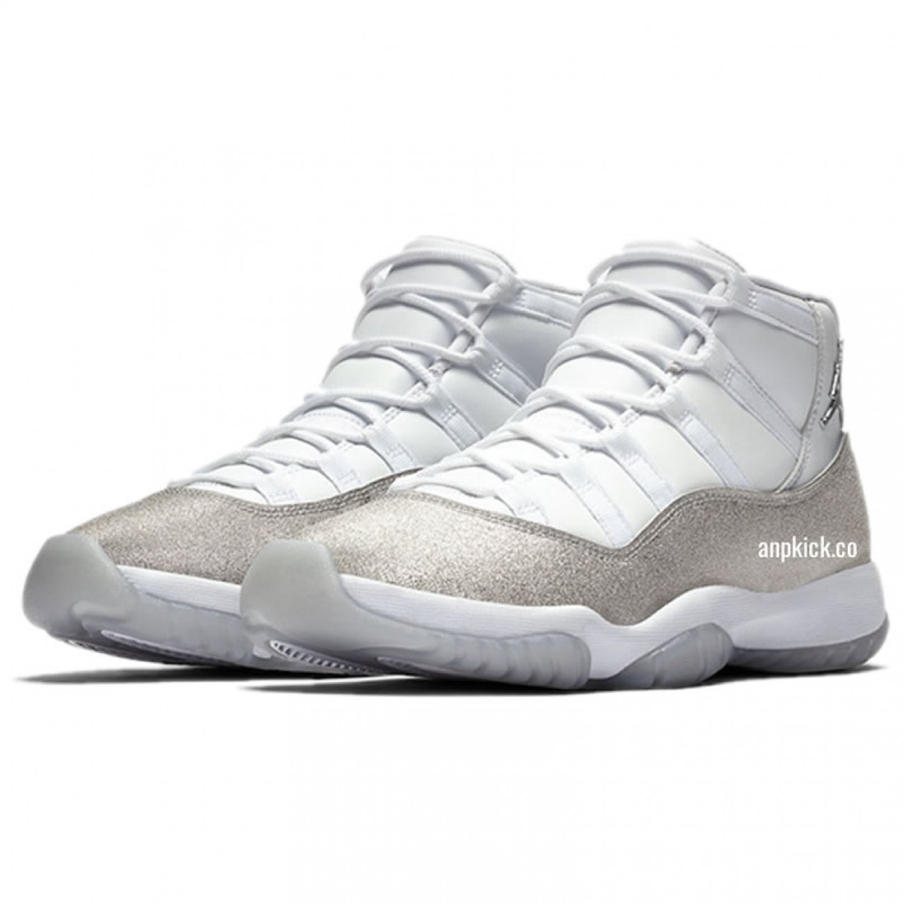 Air Jordan 11 Retro WMNS "Metallic Silver-Vast Grey" AR0715-100