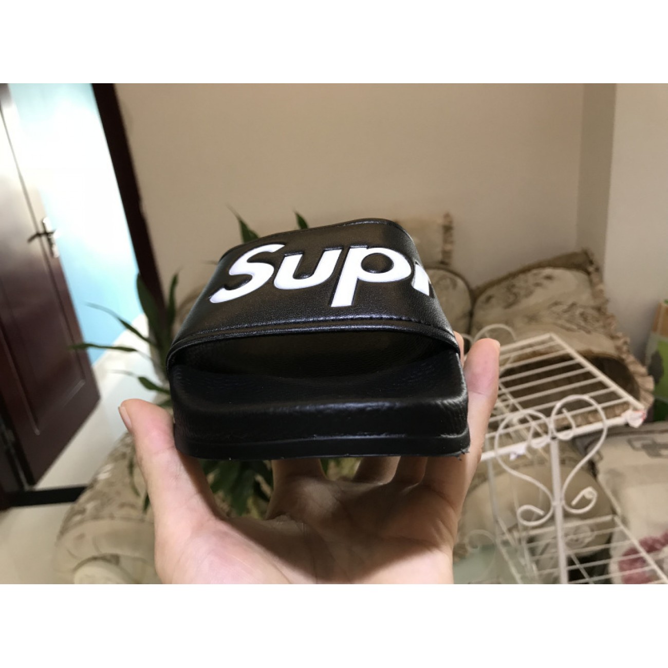 Supreme Suprize Design 2018ss Black White Slippers