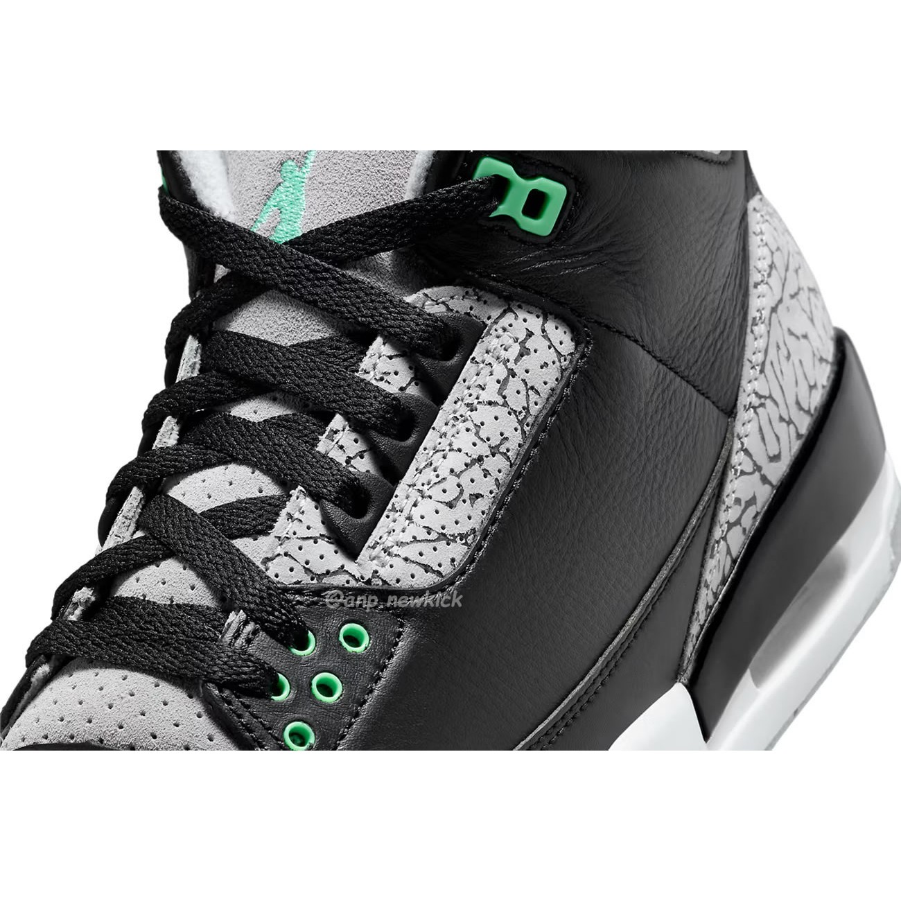 Air Jordan 3 Retro Green Glow CT8532-031