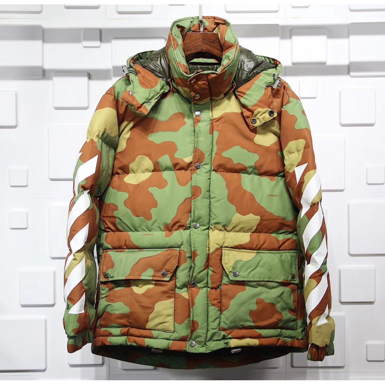 Off-white ow17fw Striped arrow camouflage coat