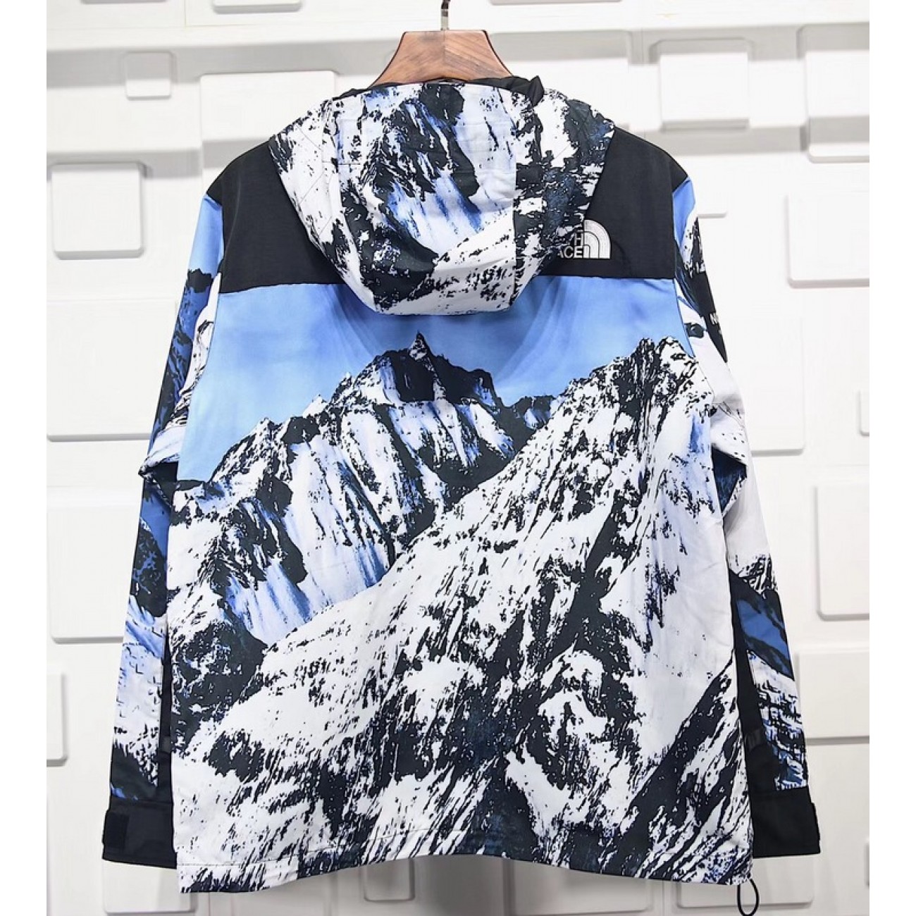 Supreme The North Face 17FW TNF Snow Mountain Jacket