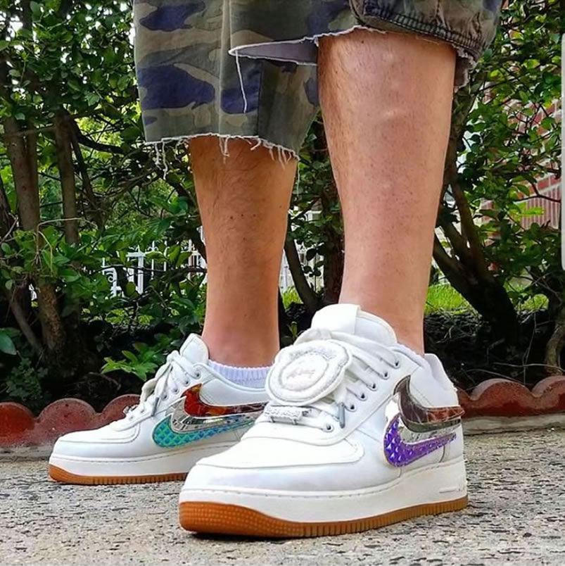 Travis Scott Nike Air Force 1 Low Sail On Feet Release Date For Sale Aq4211 101 (4) - newkick.app