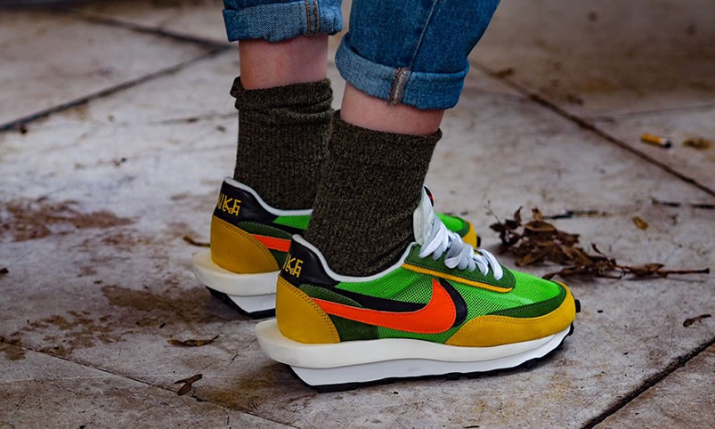 Sacai Nike Ldv Waffle Green On Feet Bv0073 300 (6) - newkick.app