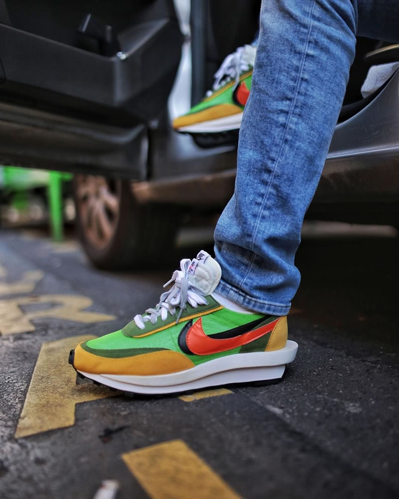 Sacai Nike Ldv Waffle Green On Feet Bv0073 300 (7) - newkick.app